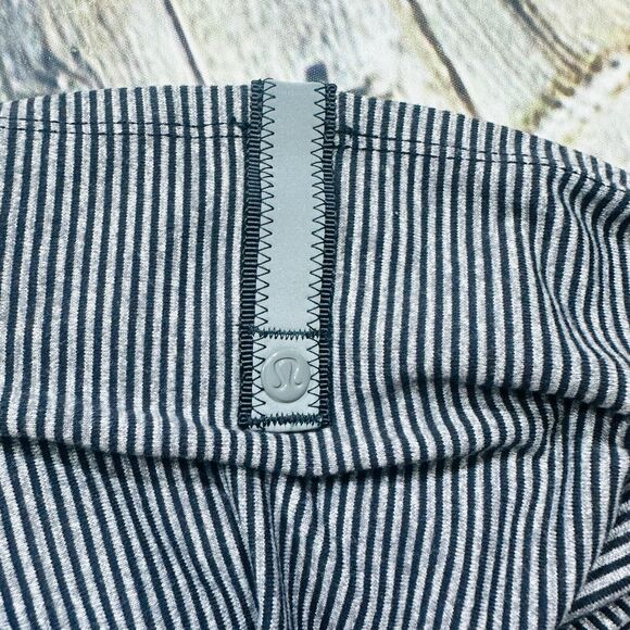 Lululemon Athletica Special Edition Vinyasa Scarf Tonka Stripe Black Gold Zip - Picture 4 of 6